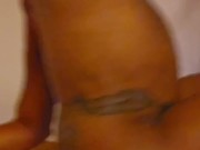 MILF ebony Cameriera brasiliana dell'hotel viene nella mia stanza e me la inculo 10/16