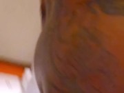 MILF ebony Cameriera brasiliana dell'hotel viene nella mia stanza e me la inculo 11/16