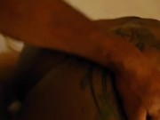 MILF ebony Cameriera brasiliana dell'hotel viene nella mia stanza e me la inculo 8/16