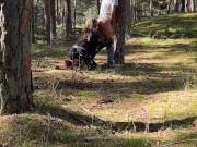 Extrem riskanter Rimjob! Geiler Rimjob im Wald endet mit einem Cumshot auf dem Bett! 3/16