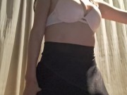 Me encuentro solita en casa y me comienzo a masturbar 1/16