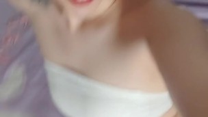 Restrained desires, amplified pleasures