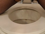 Sie liebt es so sehr, wenn ich sie beim Pissen filme 9/16