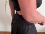 Junges deutsches Model mit großem Arsch und großen natürlichen Titten ist stolz auf ihre Kurven 11/16