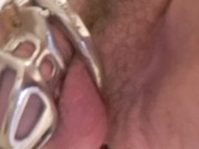 Pisciata con sorpresa, castità e plug anale 15/16