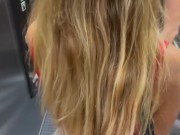 Threesome in ascensore nel centro commerciale 3/16