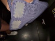 Threesome in ascensore nel centro commerciale 9/16