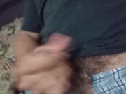 Jugando con mi pene en el sillon 4/16