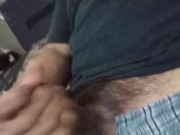 Jugando con mi pene en el sillon 9/16