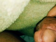 Aquecendo a piroca debaixo do cobertor neste frio abaixo de negativo 7/16