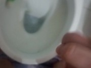 Mi masturbo e sborro dopo la doccia 10/16