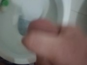 Mi masturbo e sborro dopo la doccia 12/16