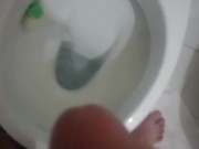 Mi masturbo e sborro dopo la doccia 14/16