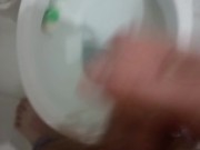 Mi masturbo e sborro dopo la doccia 3/16