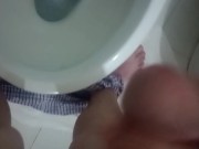 Mi masturbo e sborro dopo la doccia 7/16