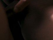 Elle saute sa bite et le fais gicler sur son cul 16/16