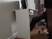 Secrétaire sexy se fait prendre par son boss 16/16