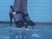 giant woman crushes food, would you like to be that bread? 11/16