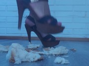 giant woman crushes food, would you like to be that bread? 5/16