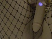 Pido que me grabe a mi hermanastro mientras me toco y monto mi polla 2/16