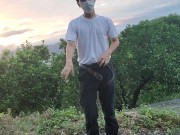 野外脱衣→全裸散歩　明るくなり始めた早朝に脱いだ服をリュックに詰めてのんびり風を感じてきた 1/16