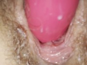 MILF besorgt es sich mit Vibrator selbst, während ich ihre haarige Muschi aufdehne 15/16