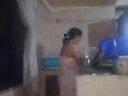 Empleada follada en la cocina por su jefe 1/16