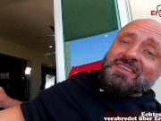 Dünne Schlampe mit dem Auto beim Date abgeschleppt und direkt gefickt 9/16