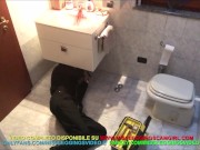 CULT VIDEO (2019)  - MILF TROIA A CASA SOLA SCOPA L'IDRAULICO 4/16