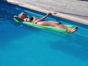 Sneaky blowjob session in pool! 1/16