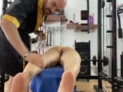 Caliente masaje digitación con follada en el banco del gimnasio corrida en mi boca 3/16