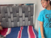 Ayudo a mi pequeña hermanastra con sus clases de cocina y terminamos follando bien rico  y duro. 3/16