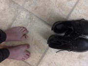 Boot try-on + toe wiggling 2/16