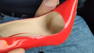 Girls love it when I fuck their high heels and fill them with cum