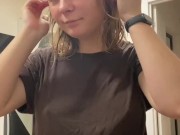 Миловидная девушка гладить себя и мнет свою большую, упругую, сочную грудь, сжимая сосочки 6/16