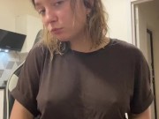 Миловидная девушка гладить себя и мнет свою большую, упругую, сочную грудь, сжимая сосочки 8/16