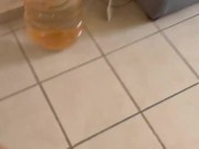 LA MADRASTRA DE MI AMIGO ME SEDUCE MIENTRAS EL NO ESTÁ 1/16