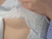 Me gusta hacer rebotar mis senos en lenceria 5/16