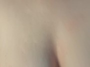 Sacudo mis tetas mientras todos duermen en casa 10/16