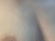 Sacudo mis tetas mientras todos duermen en casa 16/16