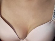 Me excita quedarme en toples cuando estoy en casa 8/16