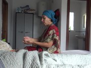 52 yaşındaki temizlikçim otel odasında 25 liraya büyük pipimi emiyor 4/16