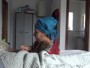 52 yaşındaki temizlikçim otel odasında 25 liraya büyük pipimi emiyor 5/16