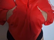 Il mio figliastro mi chiede uno spogliarello mentre mio marito è a lavoro 🔥💦 1/16