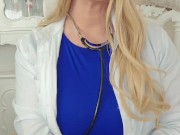 Skolläkaren lär klassens pojkar om kvinnokroppen och fittan 12/16