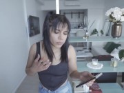 mi hermanastra queria que le saque una foto, y yo le saqué hasta la ropa 2/16