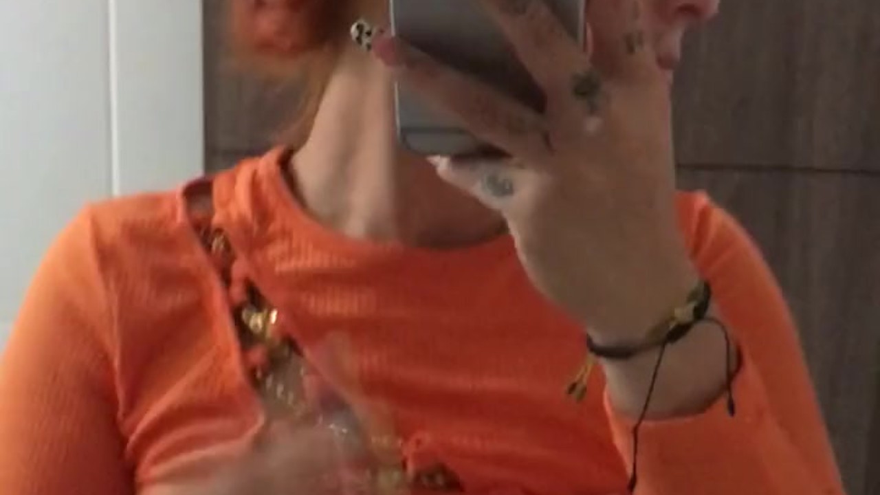 HOT FRIEND RECORDS HERSELF IN THE BATHROOM OF HER HOUSE SHOWING HER TITS - Free Sex Video - RedTube