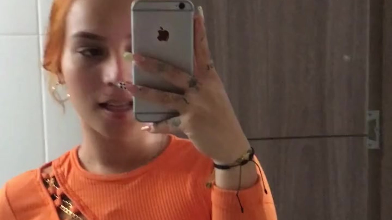 HOT FRIEND RECORDS HERSELF IN THE BATHROOM OF HER HOUSE SHOWING HER TITS - Free Sex Video - RedTube