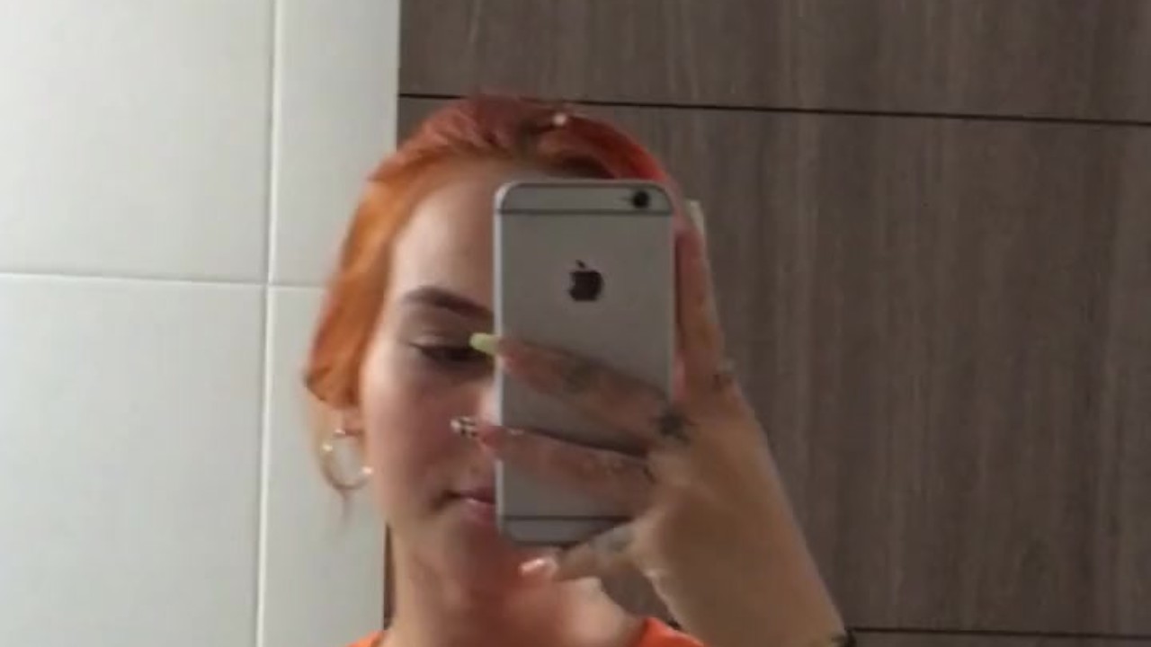 HOT FRIEND RECORDS HERSELF IN THE BATHROOM OF HER HOUSE SHOWING HER TITS - Free Sex Video - RedTube