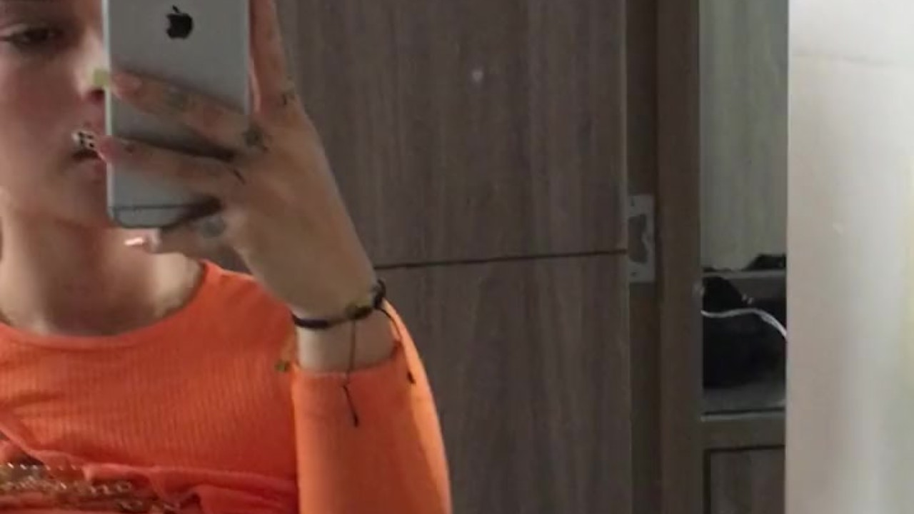 HOT FRIEND RECORDS HERSELF IN THE BATHROOM OF HER HOUSE SHOWING HER TITS - Free Sex Video - RedTube